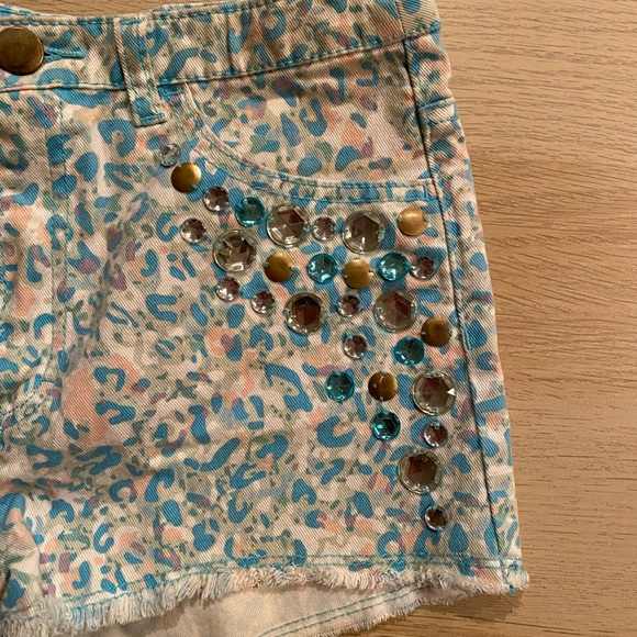 Pastel denim shorts - Picture 3 of 4